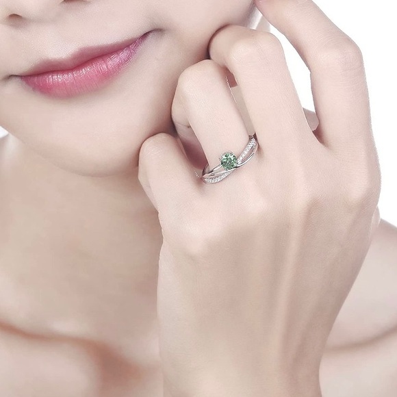 Emerald Eternity Twist Ring - Picture 2 of 6